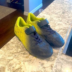 Little Kids Soccer Cleats. Size 13. Velcro. No Name.